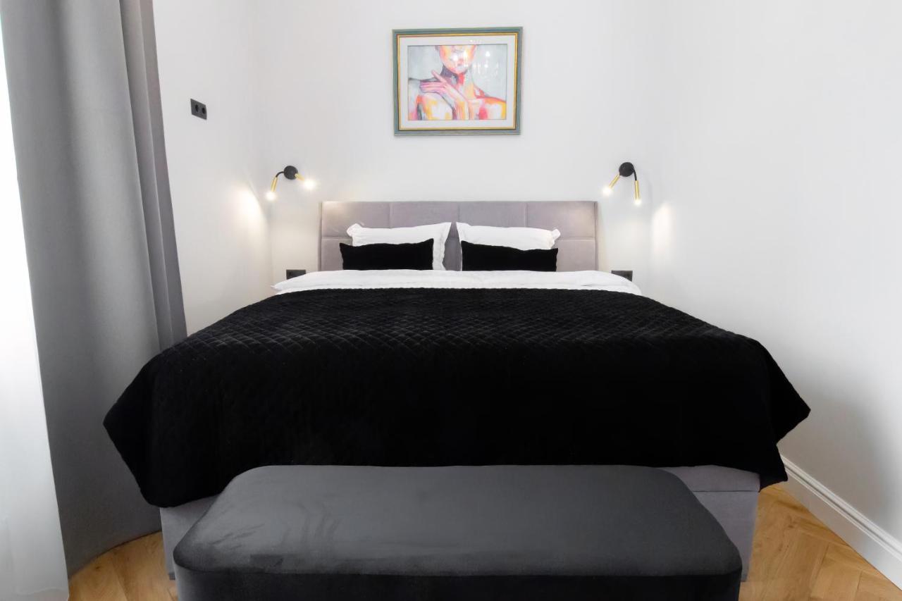 Seveneleven Apartments Chernivtsi Bagian luar foto