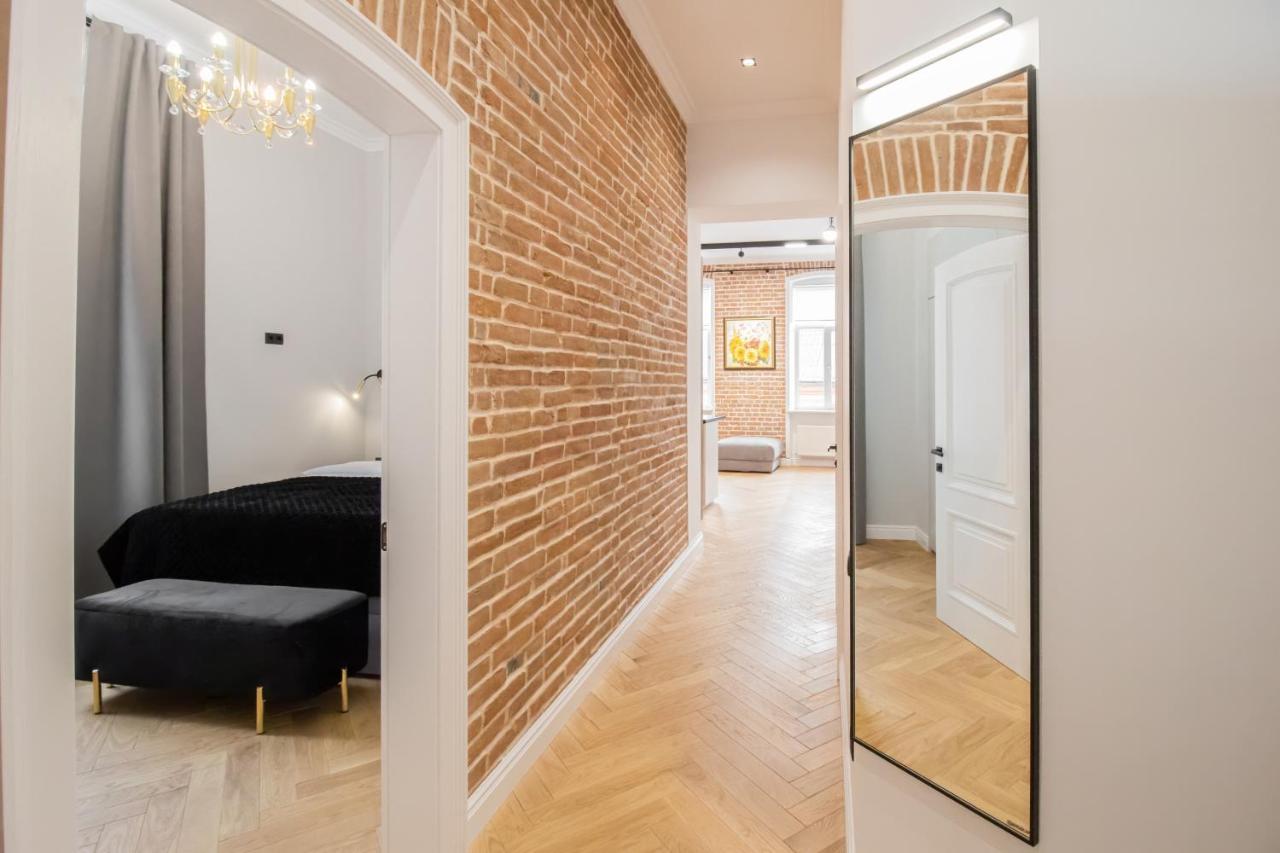 Seveneleven Apartments Chernivtsi Bagian luar foto