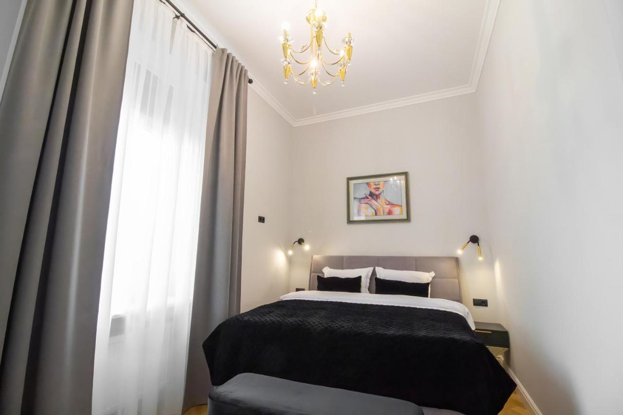Seveneleven Apartments Chernivtsi Bagian luar foto