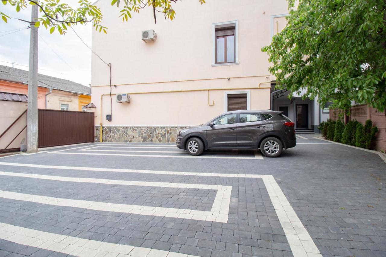 Seveneleven Apartments Chernivtsi Bagian luar foto