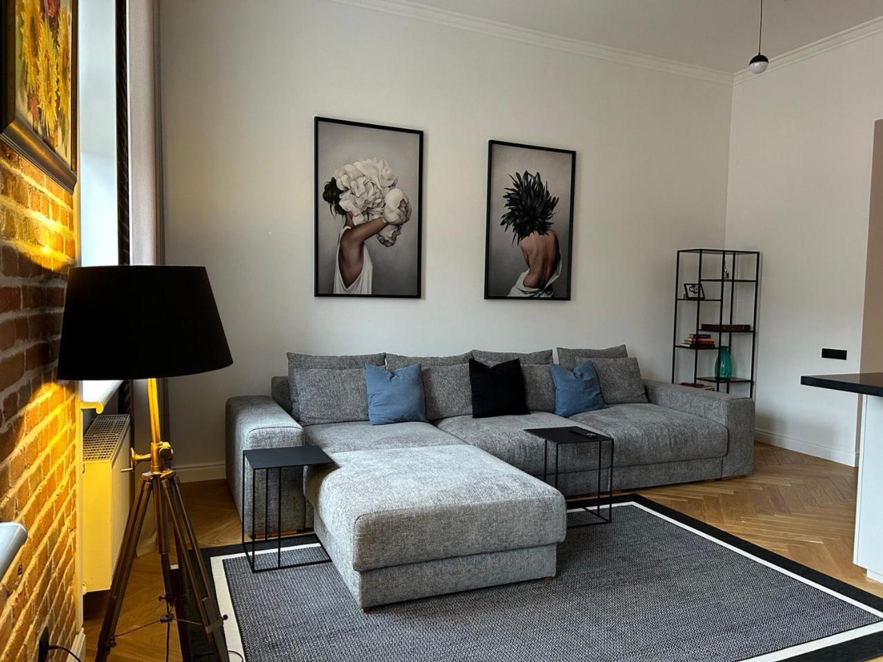 Seveneleven Apartments Chernivtsi Bagian luar foto