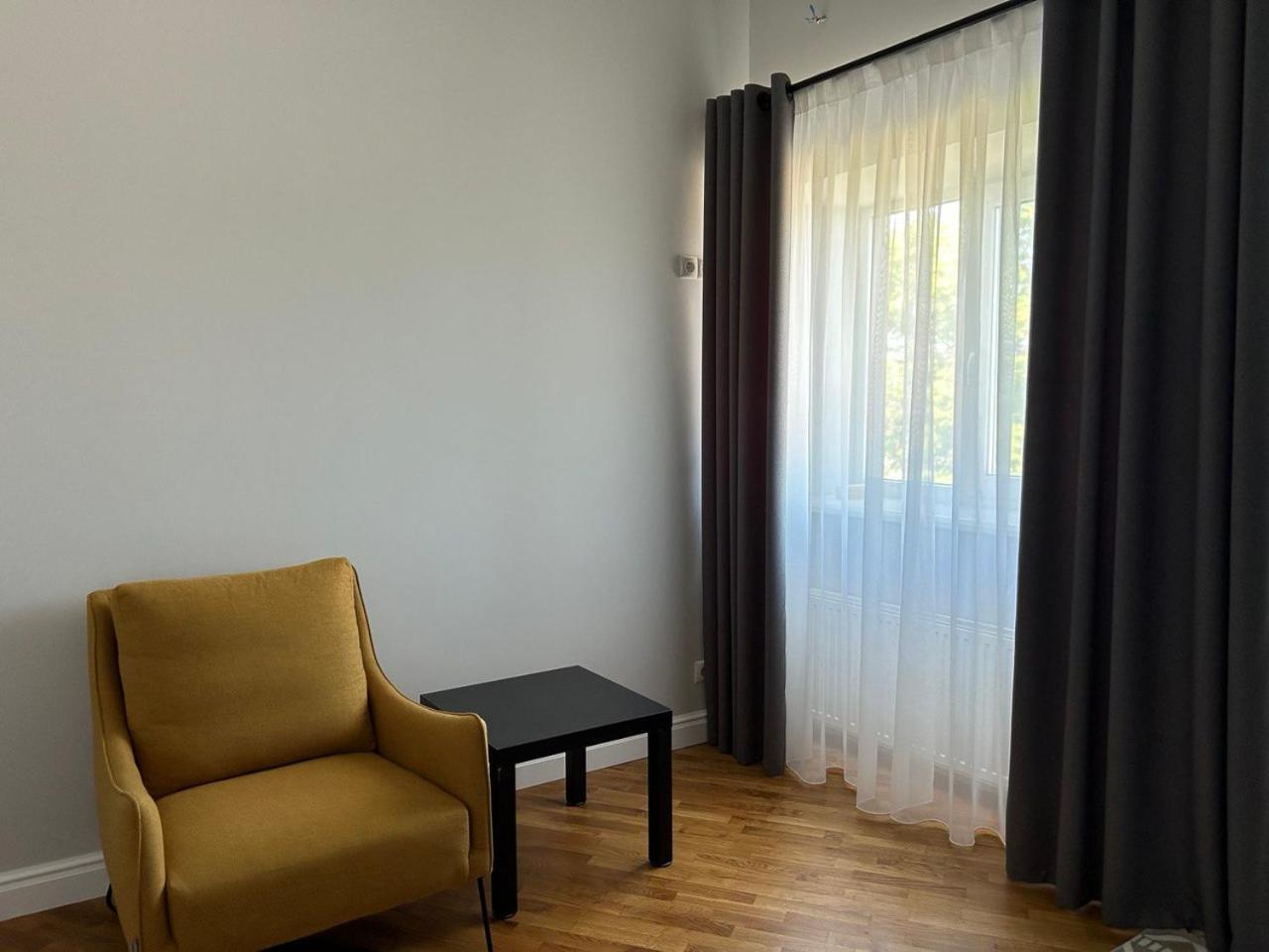 Seveneleven Apartments Chernivtsi Bagian luar foto