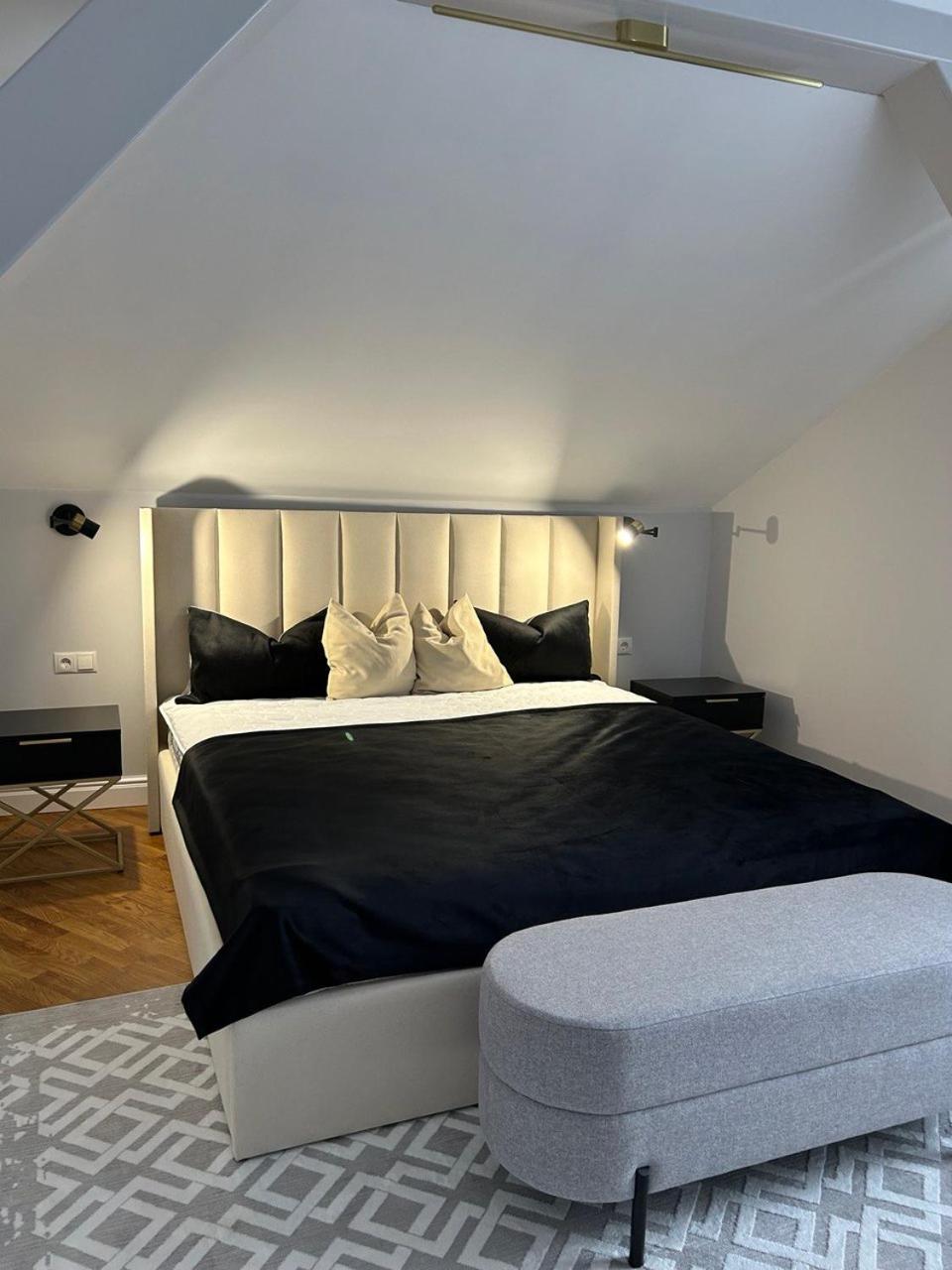 Seveneleven Apartments Chernivtsi Bagian luar foto