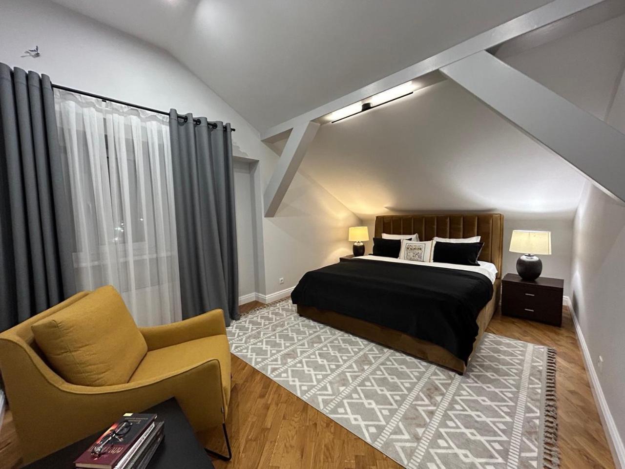 Seveneleven Apartments Chernivtsi Bagian luar foto
