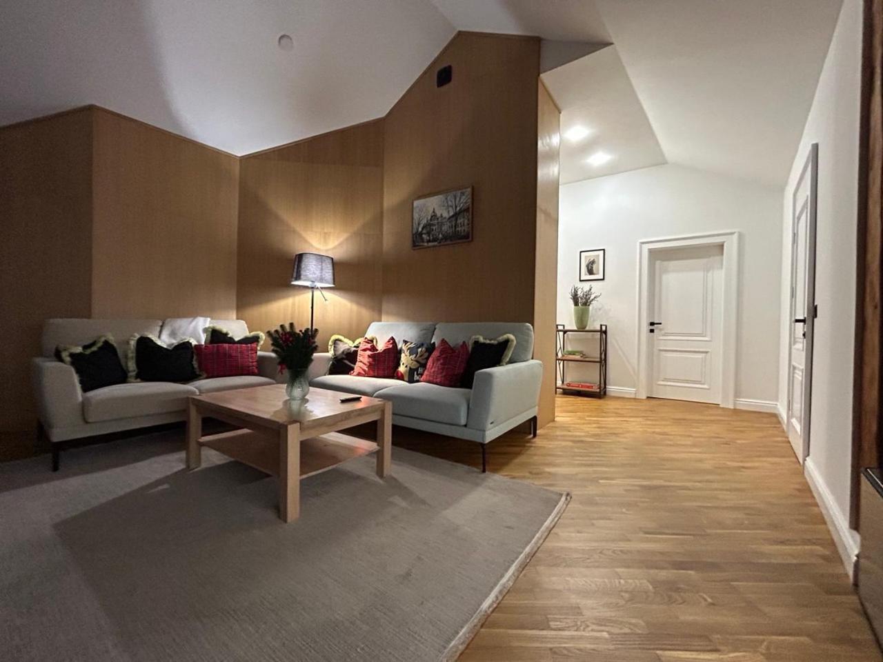 Seveneleven Apartments Chernivtsi Bagian luar foto